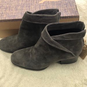 Born ABBE, dark gray suede, size 8, NWT